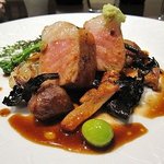 レストラン バカール - フランス 古代純血種　ビゴール豚のロースト 