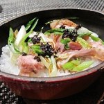 レストラン バカール - ブレス産　プーレとトリュフ葱の鉄鍋炊きあげご飯