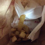 ケンタッキーフライドチキン - 袋の上からですが…ポテトとクリスピー、クッキーが入っています