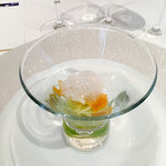 アミューズ：春キャベツとつぶ貝のマリネ