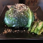 酒麺房 さの屋 - 限定メニュー、赤高菜巻きのおにぎり(税込100円)、サービスメニュー。現在は提供されていないです