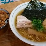 中華そば６５０円と豚めし小２００円　計８５０円《2016年5月》