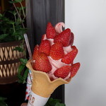 熊本県産いちごオニ盛りソフト