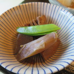 石葉 - 独活、筍、蒟蒻、きぬさやの煮物アップ