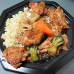 王鼎記 - 黒酢鶏チャーハン（テイクアウト）　1134円