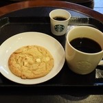 スターバックスコーヒー - カフェベロナのプレス＆ホワイトチョコレートマカダミアクッキー