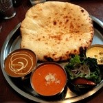 パラタ - サラダ、チーズナン、カレー2種、キール