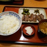 和風レストランまるまつ - 牛たん定食 ごはん大盛り