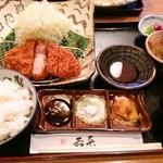 Tonkatsu Wakana - 鹿児島県産黒豚ロースカツ御膳