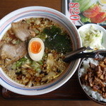 頓珍館 - しょうゆあってりとランチのチャーシュー丼+100円