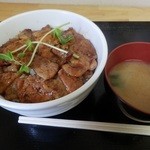 飯処にっくん - ランチは味噌汁付きです