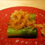 蕎麦と日本料理　驚　KYO - 極太アスパラの焼き物（揚げ桜海老と岩塩）