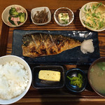 おさかなと地酒 凛太郎 - 日替り 焼き魚定食(塩さば)880円
