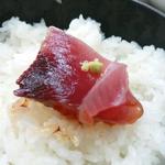 愛南 市場食堂 - ご飯に乗せていただきます。
