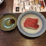 おかってや - 突き出しがマグロのお寿司（＾Ｏ＾）初めて。