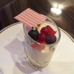 Executive Lounge - ベリーとチーズムース