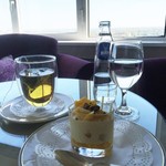 Executive Lounge - 料理写真:ケーキとハーブティー