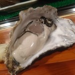 辰美寿し - バカでかい牡蠣♡