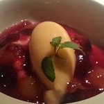 レストランひらまつ 広尾 - 桃のソルべ、巨峰ゼリー掛け