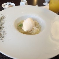 レ クルール - ランチ：グレープフルーツのコンポート蜂蜜のアイスクリーム