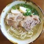 八重山ソーキそば 中のアップ