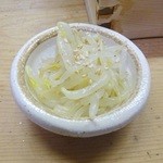 煮込 蔦八 - お通しのモヤシ