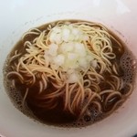 煮干乱舞 - 中華そばver.3.8　煮干と水だけのスープ。エッジの効いたキレのある煮干がガツンと来て、あとからまろやかさが包み込む。昨年も煮干と水だけのスープはあったけど全くの別モノ。激ウマです。