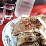 新ちゃん - ぎょうざ　いい感じの焼き加減