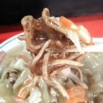新ちゃん - かたい焼そば　麺具リフト