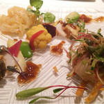 カントニーズ 燕 - 広東風白身魚の刺身サラダ、くらげ、海鮮類盛合せ、季節野菜の香酢ジュレ