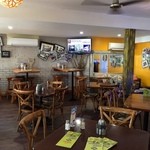 Sidewalk Cafe - いかにも海外っぽい作りです！