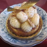 アヴランシュ・ゲネー - 限定の白イチゴのタルト