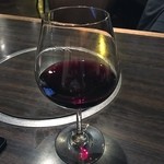 Nikuno Mansei - 赤ワイン、グラスがやたらとでかい(^^