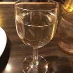 Nikuno Mansei - 白ワインのグラスは思いの外小さい(^^