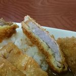 ゆうき - カツの衣は脂ぎれもよくサクッとしていてGood♪