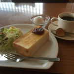 Kafe Resuto Meruhen - ホットコーヒー350円と小倉トーストセット