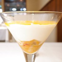 デジーノ - ランチコース 4000円 のオマールエキスと甲殻類マリネ 根セロリのムース サフラン香る魚介のコンソメジュレ オレンジのアクセント
