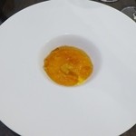 にんじんのクリームとウニのコンソメジュレ