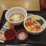 なか卯　 - 海鮮バラチラシ＋小うどんのセット５９０円税込。