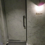 sincere - 地下のシンプル・モダンな店