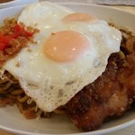 スパイスとお肉の料理店 ミナトン - 焼きそば中盛り・辛さ☆☆(650円)です。