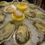 Le Grand Café Capucines - 盛り合わせの、グランクリュ
      真ん中奥がブロンの平牡蠣