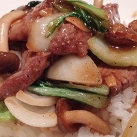 中国料理 古稀殿 - 牛肉(外国産)と野菜の黒胡椒・にんにく入り かけご飯(サンシャインランチ)