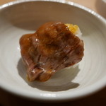 好ちゃん - 卵黄を絡めてご飯にくるみ