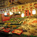 鵝肉城活海鮮 - 並ぶ海鮮。手前の白子が超うまそうです。