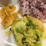 初台スパイス食堂 和魂印才たんどーる - 「キャベツとカブのマスタードココナッツ炒め」
      
