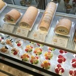 Patisserie Mon cher - 堂島ロールも1/5カットもお手軽にスタンバイnice