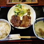 Gyuutan Gotoku - 牛タン定食。1200円（税別）。とろろも欲しいところだ。