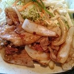 味処 大作 - 豚バラ肉は柔らかく、味が濃い良質なもの玉ねぎに生っぽさはなく、甘くシャキシャキしています