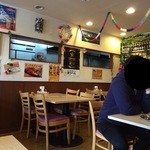 ラズマハル - 201605 クリスナ 店内（座席より右まわり）→